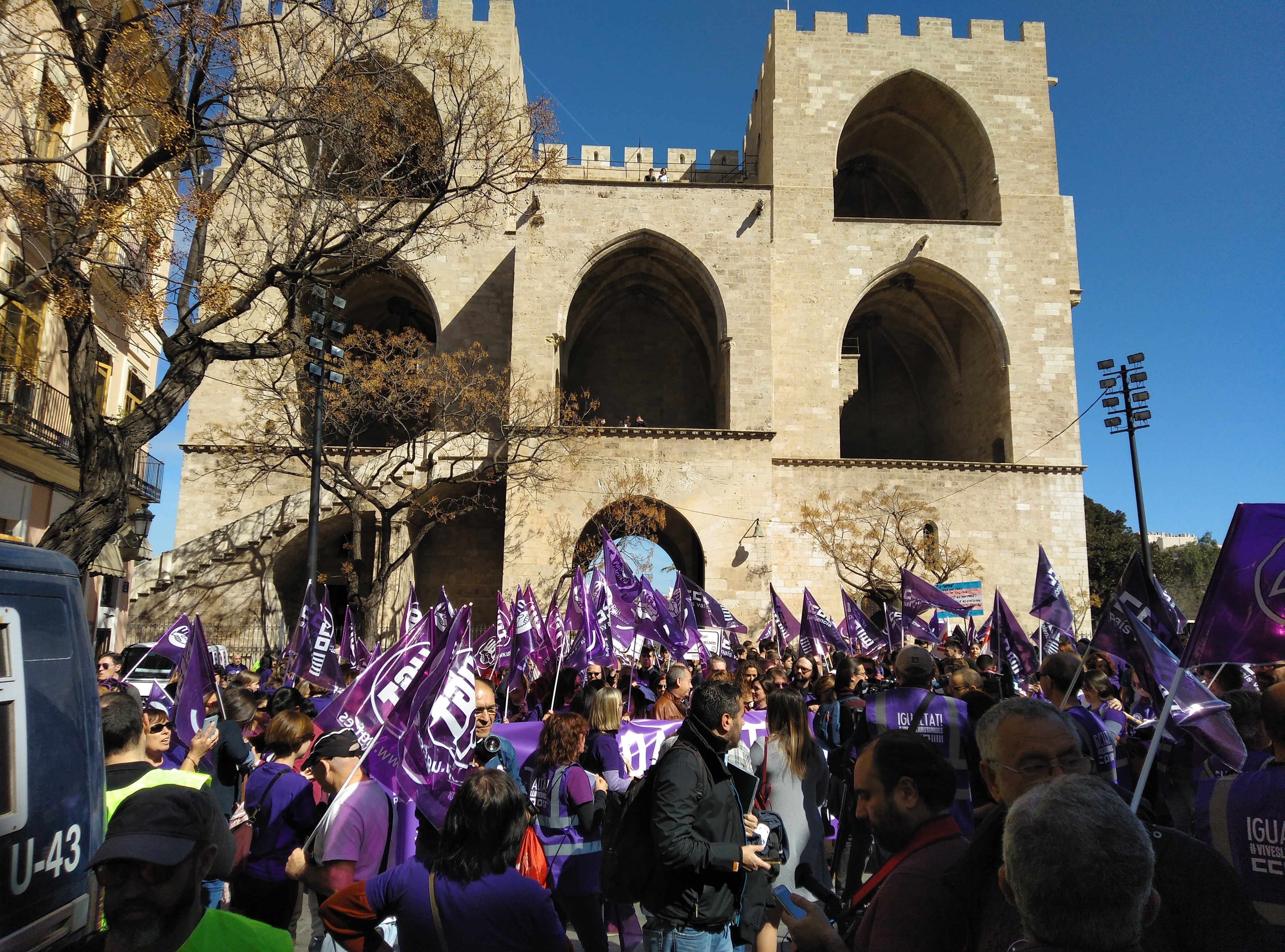 El 8M tiñe de morado las calles de València El 8M tiñe de morado las calles de València