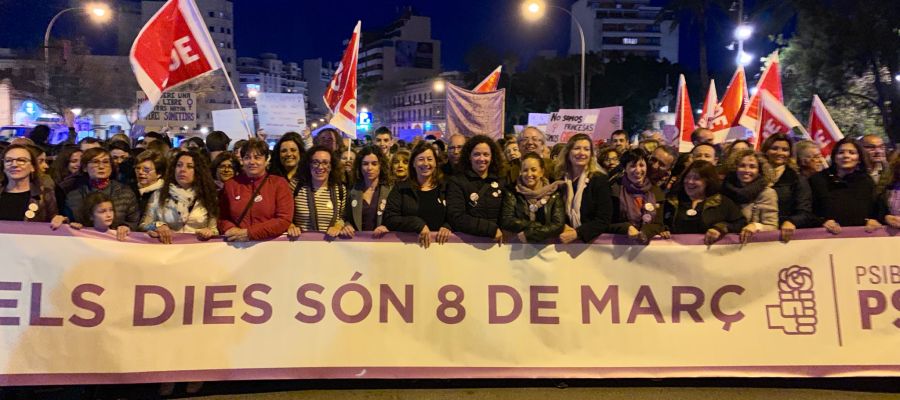 La presidenta del Govern balear, la socialista Francina Armengol, ha declarado que la movilización "es necesaria" porque aún no se ha conseguido "la igualdad real entre hombres y mujeres". La presidenta del Govern balear, la socialista Francina Armengol, ha declarado que la movilización "es necesaria" porque aún no se ha conseguido "la igualdad real entre hombres y mujeres".