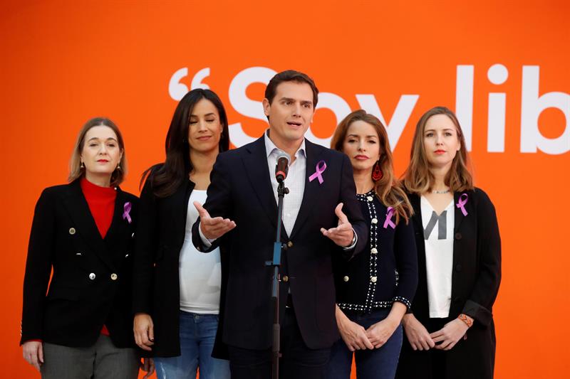 Ciudadanos irá a la manifestación del 8 de marzo: "España no debe dar pasos ni a izquierda ni a derecha en igualdad" Ciudadanos irá a la manifestación del 8 de marzo: "España no debe dar pasos ni a izquierda ni a derecha en igualdad"