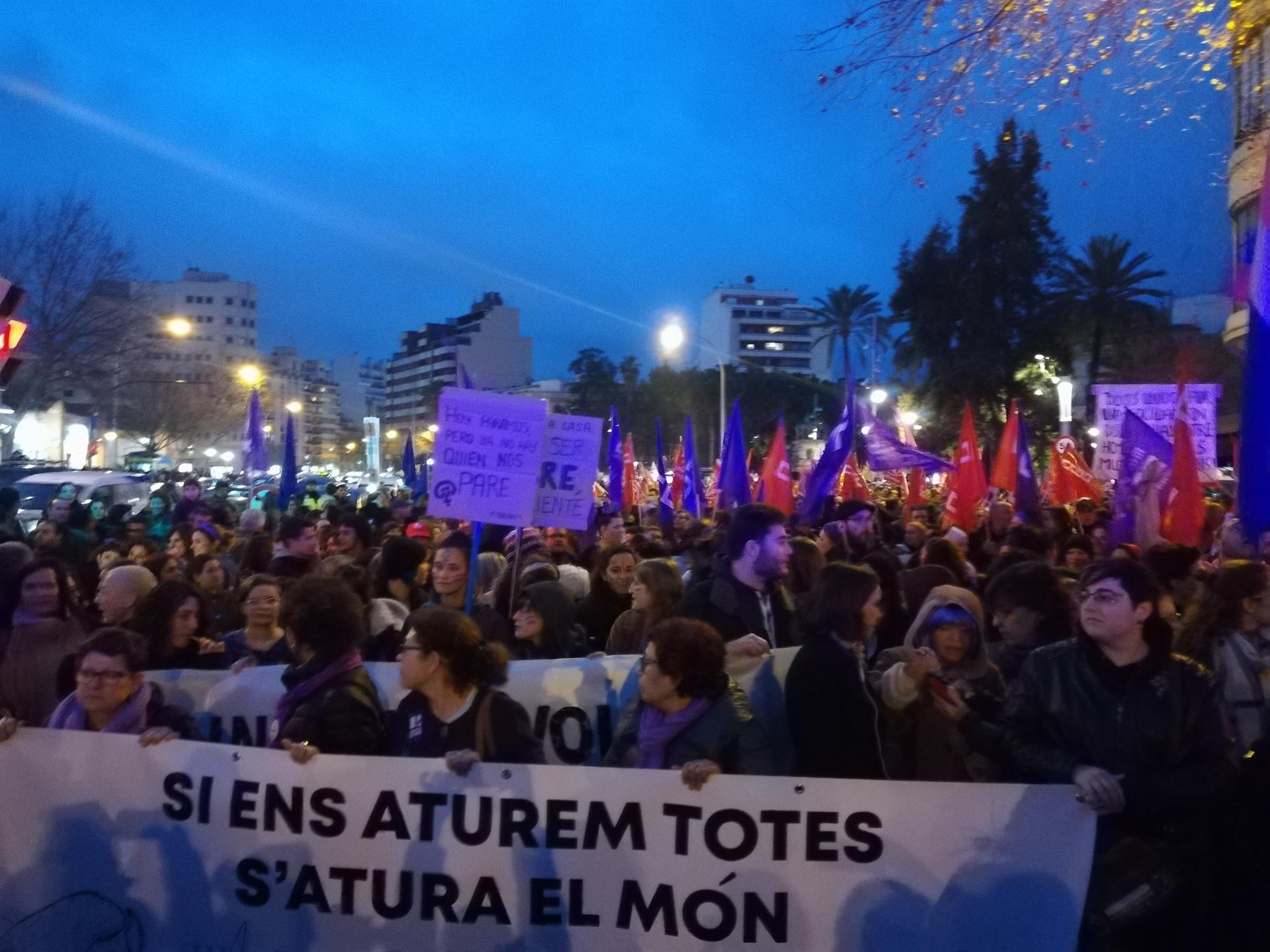 La manifestación unitaria del 8M desde Plaza España, acto central por el Día de la Mujer en Palma La manifestación unitaria del 8M desde Plaza España, acto central por el Día de la Mujer en Palma