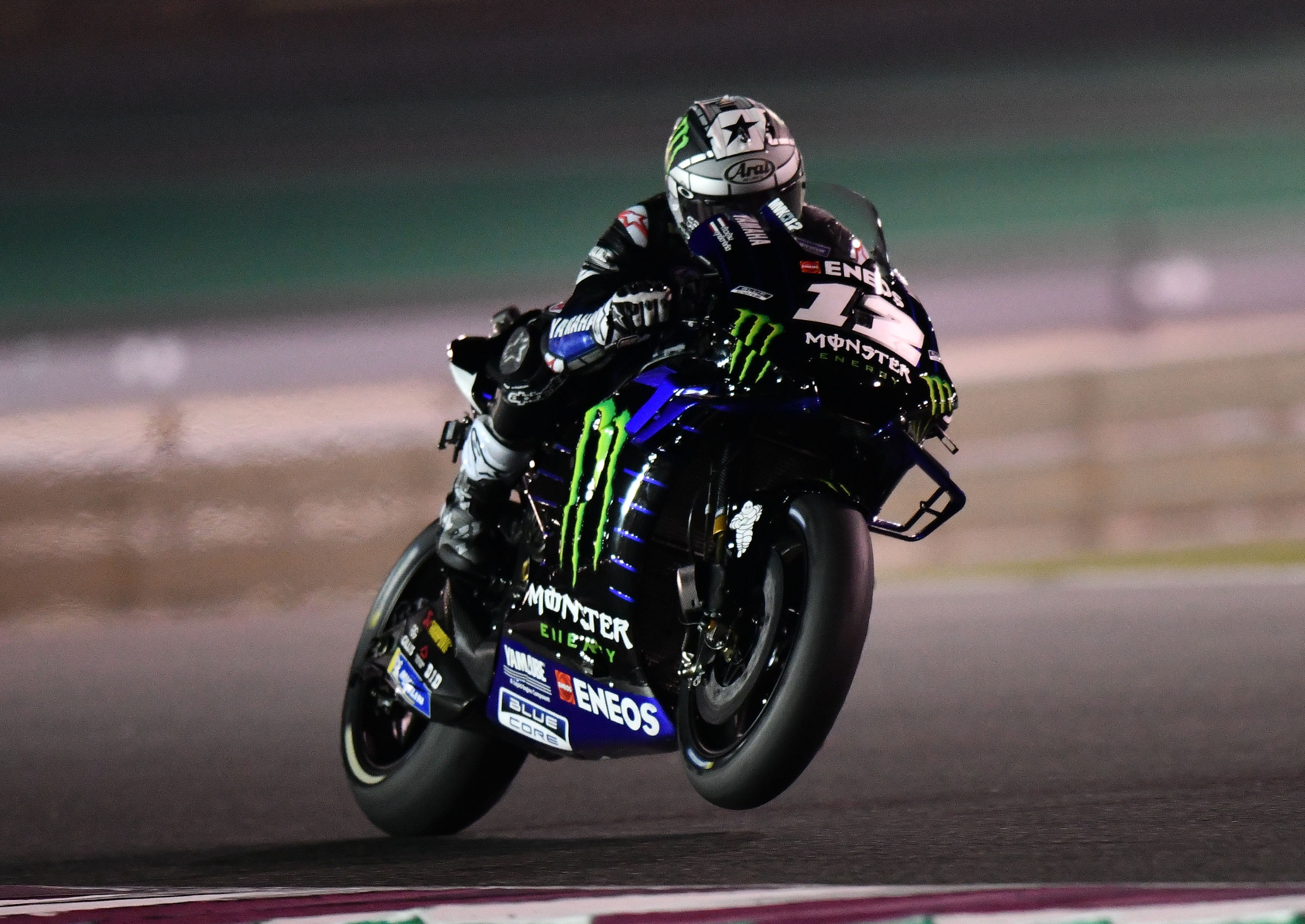 Maverick Viñales vuela sobre el circuito de Losail y logra la primera pole de la temporada en MotoGP Maverick Viñales vuela sobre el circuito de Losail y logra la primera pole de la temporada en MotoGP