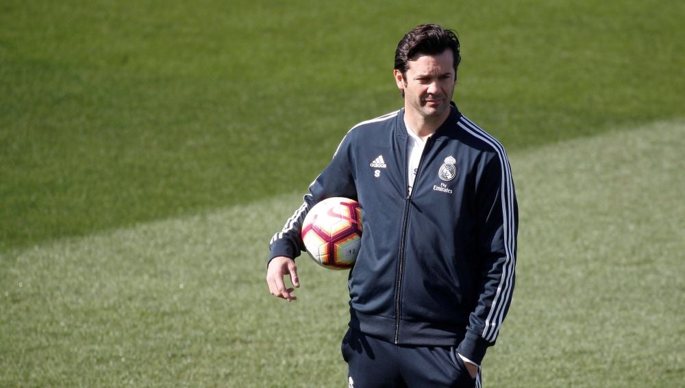 Solari se reunió con sus jugadores el viernes y mostró su descontento con el comportamiento de varios de ellos Solari se reunió con sus jugadores el viernes y mostró su descontento con el comportamiento de varios de ellos