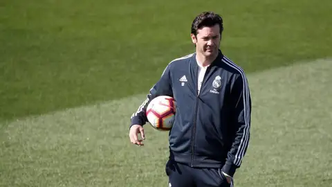 Deportes Antena 3 (09-03-19) Solari salió con una hora y 20 minutos de retraso a su rueda de prensa Deportes Antena 3 (09-03-19) Solari salió con una hora y 20 minutos de retraso a su rueda de prensa