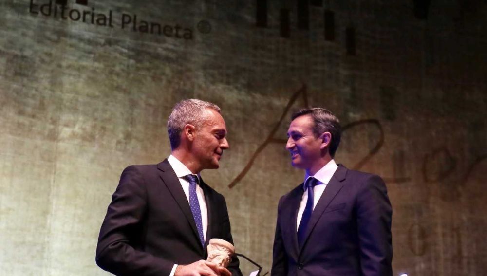 El escritor Joaquín Camps y el presidente de la Diputación de Alicante César Sánchez