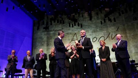 Jozqu&iacute;n Camps recibiendo el Premio Azor&iacute;n 2019