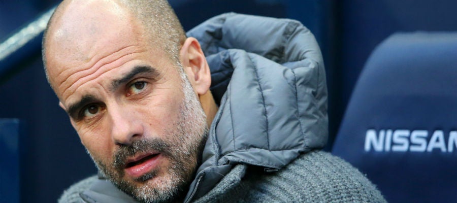 Guardiola, en el banquillo del Manchester City Guardiola, en el banquillo del Manchester City