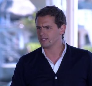 Rivera denuncia la "incoherencia del Gobierno" por criticar a Ciudadanos aunque estuvo presente en la manifestación del 8M Rivera denuncia la "incoherencia del Gobierno" por criticar a Ciudadanos aunque estuvo presente en la manifestación del 8M