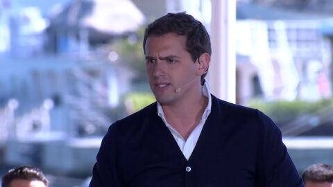 Rivera denuncia la "incoherencia del Gobierno" por criticar a Ciudadanos aunque estuvo presente en la manifestaci&oacute;n del 8M