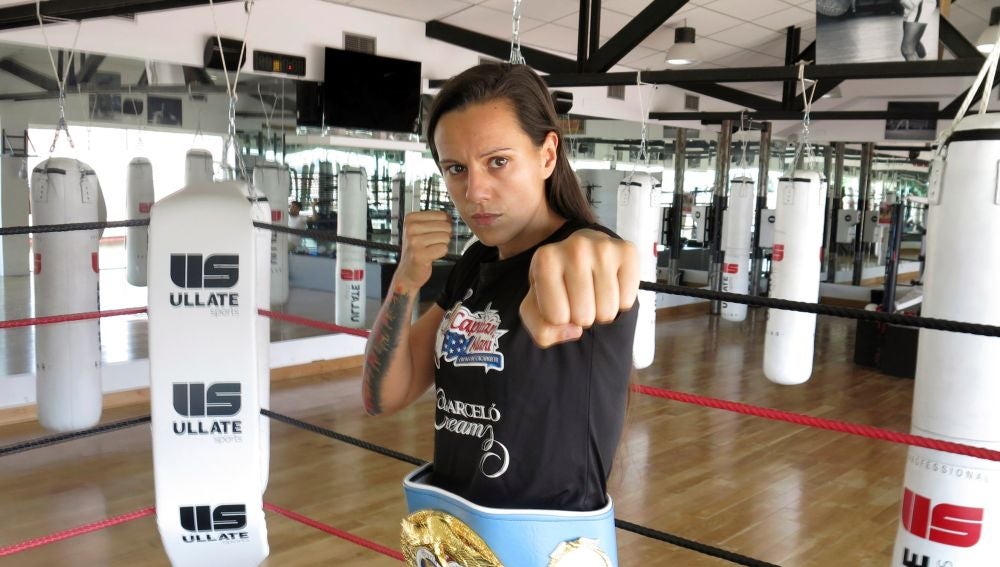 Joana Pastrana, campeona del mundo de peso ligero de boxeo