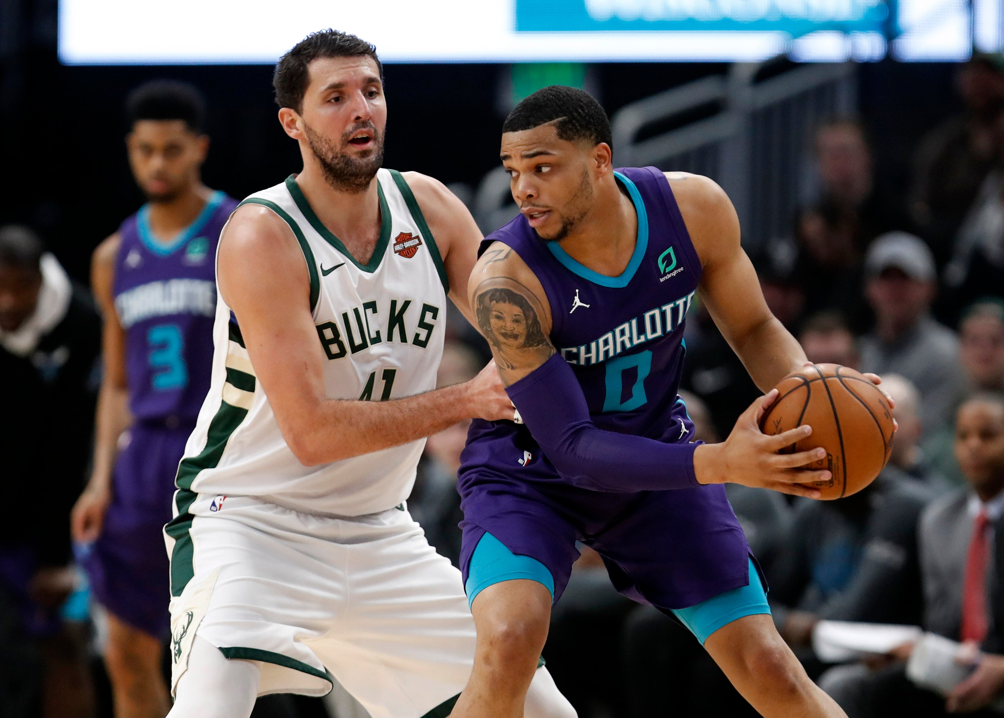 Un acertado Mirotic hace acelerar a los Bucks en el triunfo ante los Hornets de Willy Hernangómez Un acertado Mirotic hace acelerar a los Bucks en el triunfo ante los Hornets de Willy Hernangómez