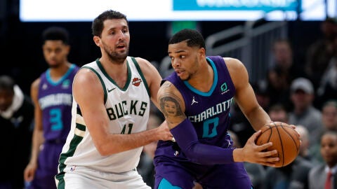 Mirotic, durante el partido contra los Hornets