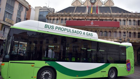Uno de los autobuses con gas que circular&aacute;n por Ciudad Real