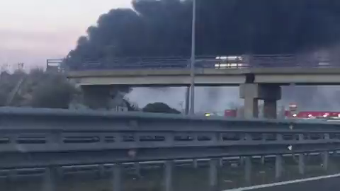 Arde un almacén de plásticos en el polígono de Tres Aguas de Alcorcón Arde un almacén de plásticos en el polígono de Tres Aguas de Alcorcón