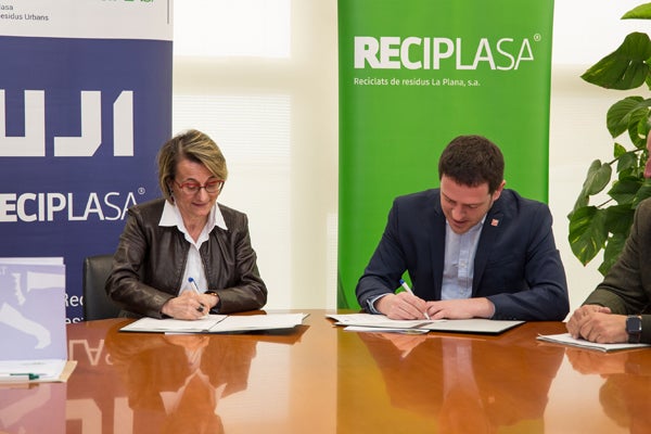 La UJI y Reciplasa renuevan el convenio de la Càtedra de Gestión de Residuos Urbano La UJI y Reciplasa renuevan el convenio de la Càtedra de Gestión de Residuos Urbano