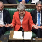 Theresa May durante la segunda votación del acuerdo del Brexit en el Parlamento de Reino Unido
