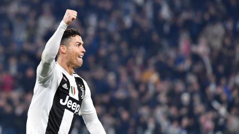 Cristiano Ronaldo marca un gol ante el Atl&eacute;tico. 