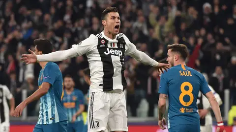 Cristiano Ronaldo celebra un gol ante Saúl Cristiano Ronaldo celebra un gol ante Saúl