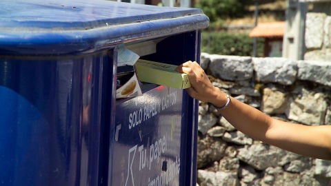 El papel y cart&oacute;n para reciclar debe estar limpio de restos org&aacute;nicos