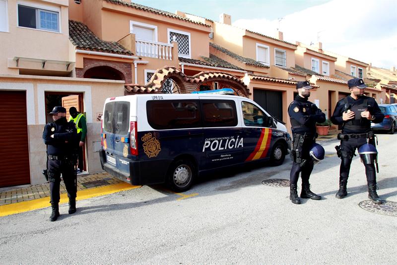 Detenciones y registros en Algeciras en una operación contra el blanqueo de dinero del narcotráfico Detenciones y registros en Algeciras en una operación contra el blanqueo de dinero del narcotráfico