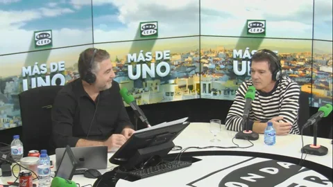 Carlos Alsina emociona a Antonio Banderas con su presentación en Más de uno: "Me has matado" Carlos Alsina emociona a Antonio Banderas con su presentación en Más de uno: "Me has matado"