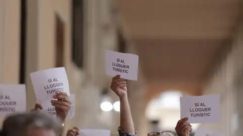 Concentración convocada por HABTUR a favor del alquiler turístico en Baleares Concentración convocada por HABTUR a favor del alquiler turístico en Baleares