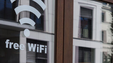 Se&ntilde;al de Wifi gratis en un establecimiento