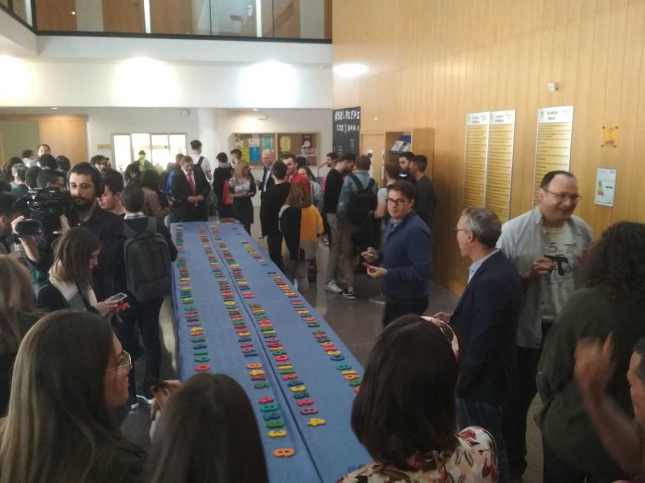 La Universidad Miguel Hernández de Elche crea con galletas los primeros 314 dígitos del Número Pi La Universidad Miguel Hernández de Elche crea con galletas los primeros 314 dígitos del Número Pi