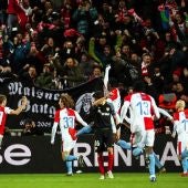 Los jugadores del Slavia de Praga celebran la victoria ante el Sevilla