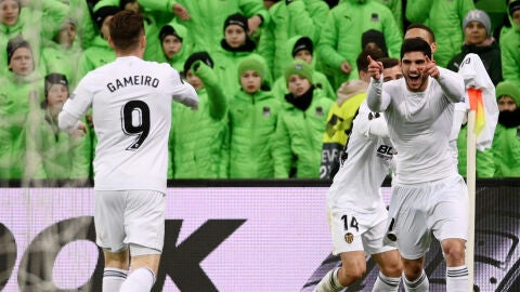 Guedes celebra su gol con el Valencia
