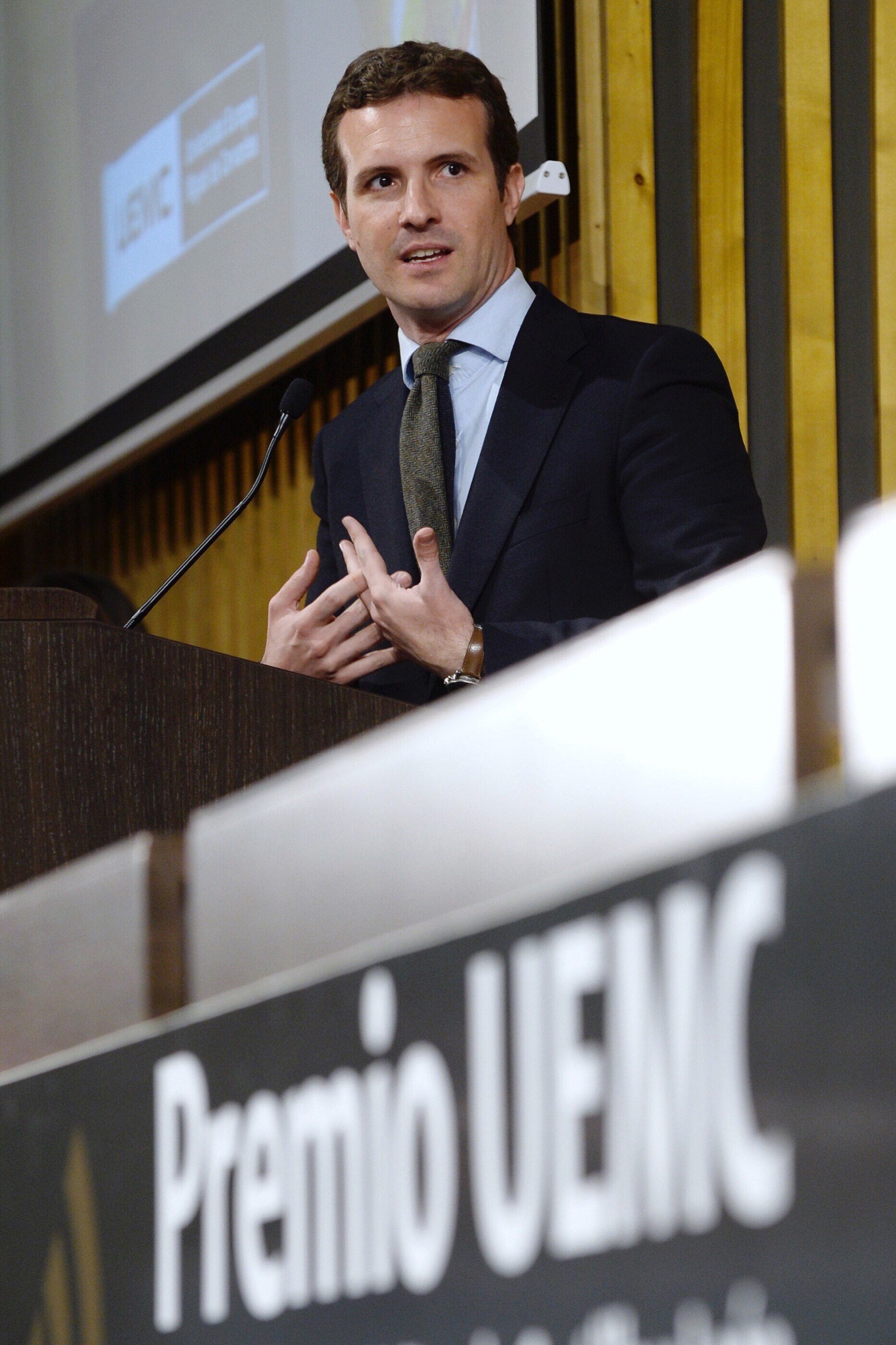 Tertulia: Casado, víctima de una "fake news" por su ley de Maternidad Tertulia: Casado, víctima de una "fake news" por su ley de Maternidad