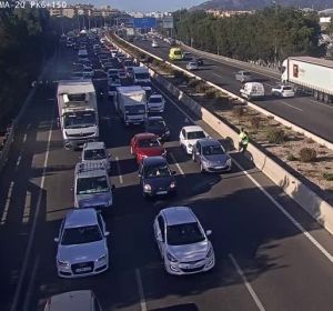 Un accidente de carácter leve ha causado grandes retenciones en la Vía de Cintura, sentido Aeropuerto Un accidente de carácter leve ha causado grandes retenciones en la Vía de Cintura, sentido Aeropuerto