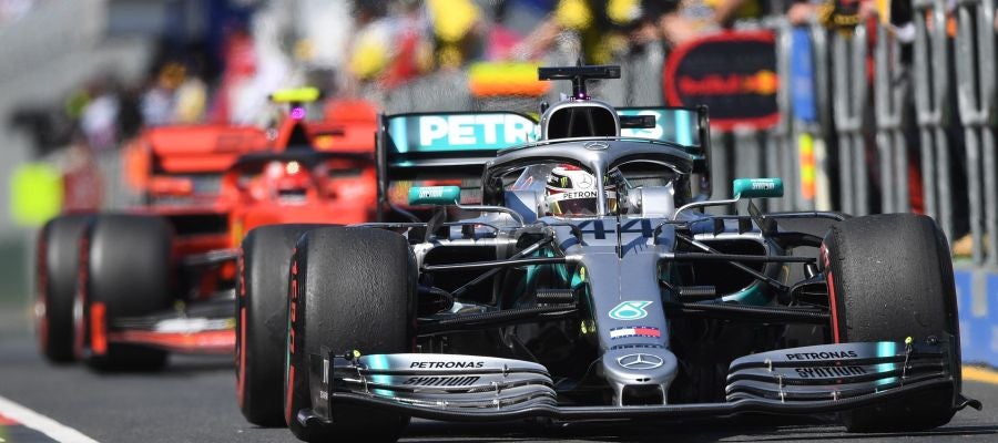 Lewis Hamilton sale al circuito de Albert Park Lewis Hamilton sale al circuito de Albert Park