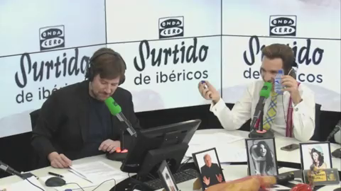 El señor bajito que siempre le da la razón a Iker Jiménez Latre El señor bajito que siempre le da la razón a Iker Jiménez Latre