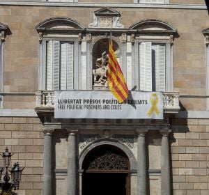 Edificios públicos de la Generalitat siguen manteniendo lazos amarillos Edificios públicos de la Generalitat siguen manteniendo lazos amarillos
