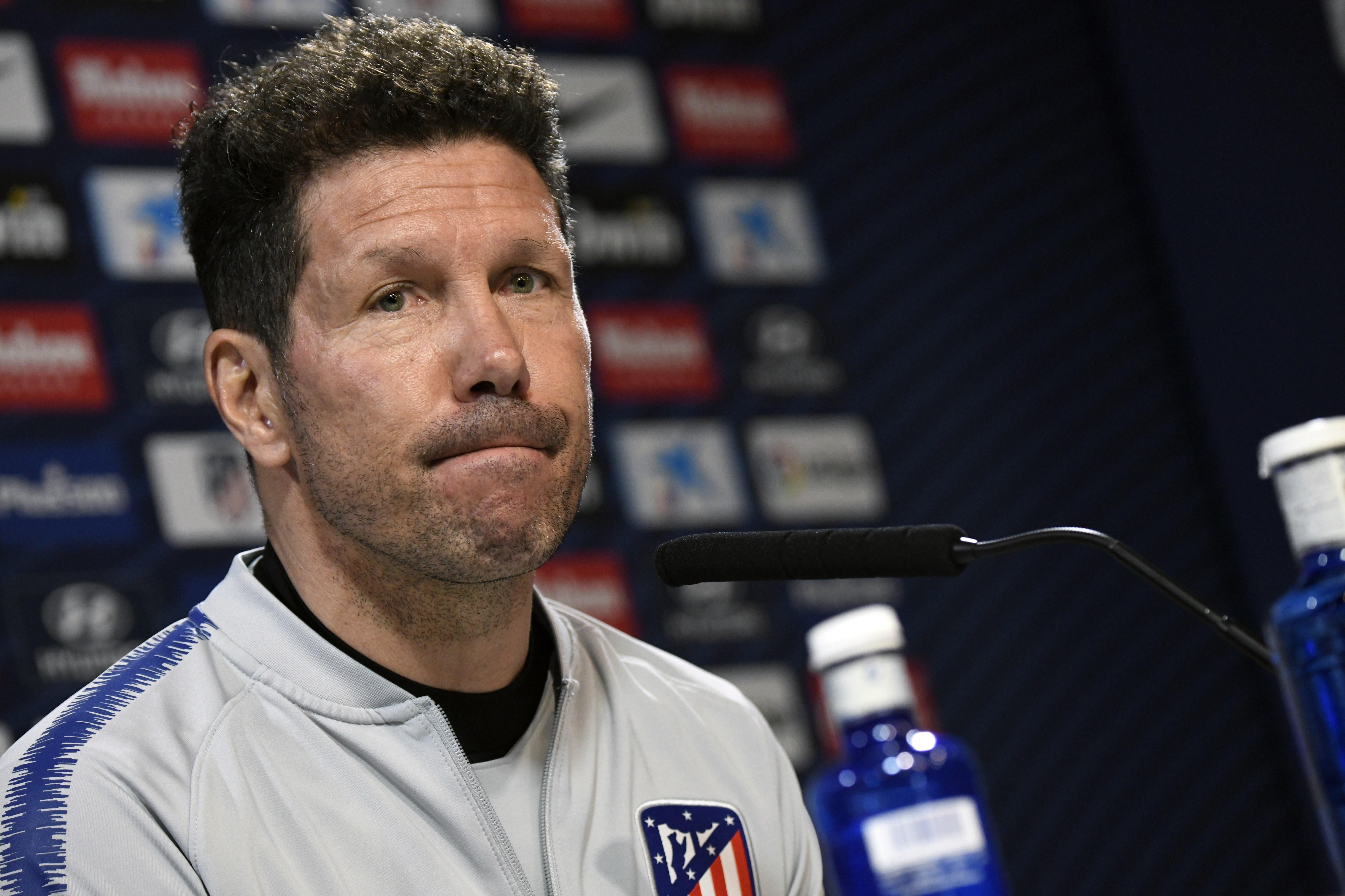 Diego Simeone: "Si la afición se tiene que enfadar con alguien es conmigo" Diego Simeone: "Si la afición se tiene que enfadar con alguien es conmigo"