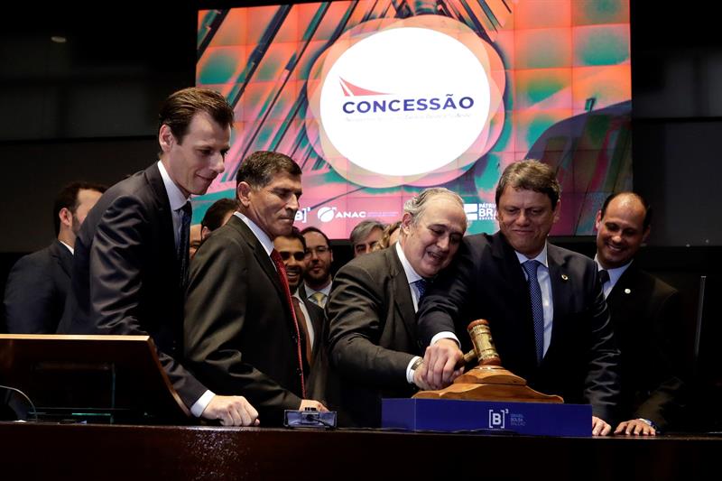 AENA se adjudica seis aeropuertos en Brasil por 437 millones de euros AENA se adjudica seis aeropuertos en Brasil por 437 millones de euros