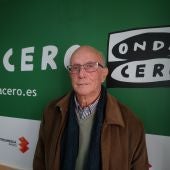 Tomás Mora, en los estudios de Onda Cero Elche antes de una entevista.