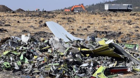 Restos del fuselaje del avi&oacute;n Boeing 737 MAX 8 de Ethiopian Airlines