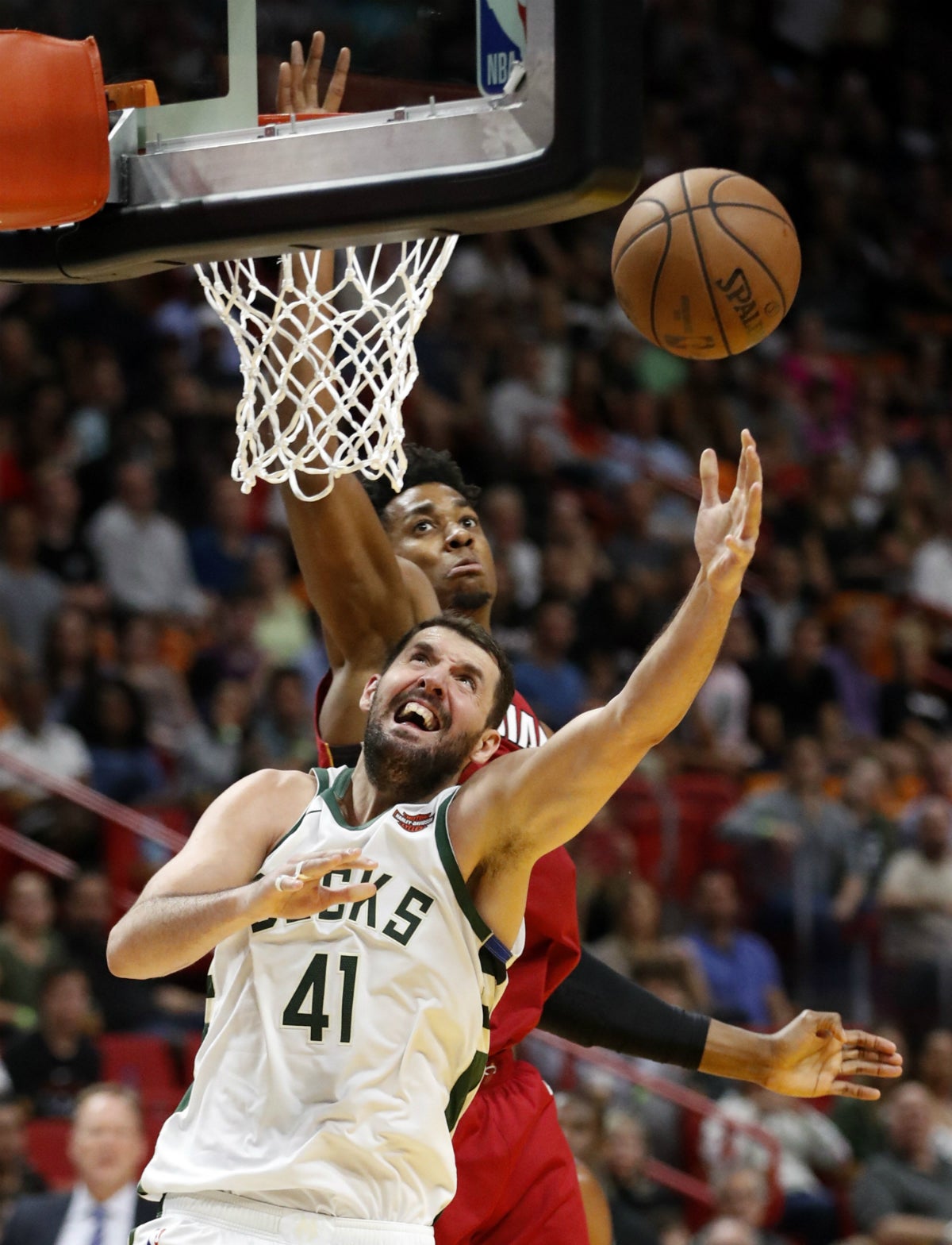 Pau Gasol sigue sin minutos y Mirotic resulta clave en la remontada de los Bucks ante los Heat Pau Gasol sigue sin minutos y Mirotic resulta clave en la remontada de los Bucks ante los Heat