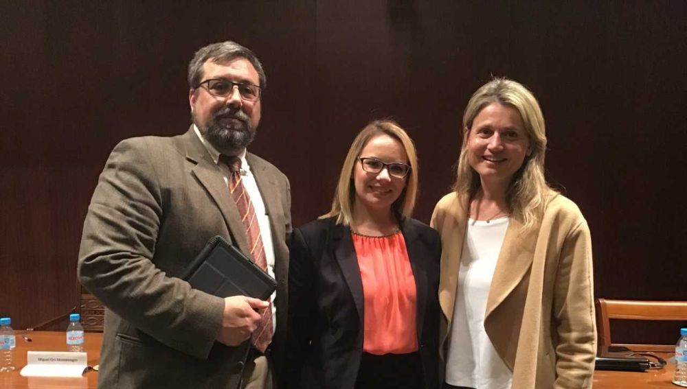 Arantxa Luna -en el centro-, autora del Trabajo de Fin de Grado