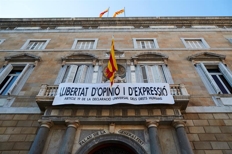 El Epílogo: "El desafío de Torra al Estado puede que esta vez no se quede en una simple pirueta de astucia" El Epílogo: "El desafío de Torra al Estado puede que esta vez no se quede en una simple pirueta de astucia"
