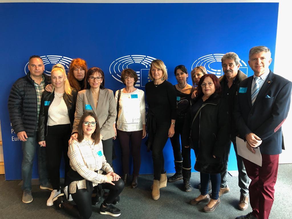 La familia de Paula Fornés pide ante el Parlamento Europeo un sistema que impida arrancar el coche estando ebrio La familia de Paula Fornés pide ante el Parlamento Europeo un sistema que impida arrancar el coche estando ebrio