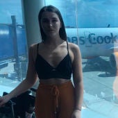 Joven expulsada del avión por llevar ropa inapropiada