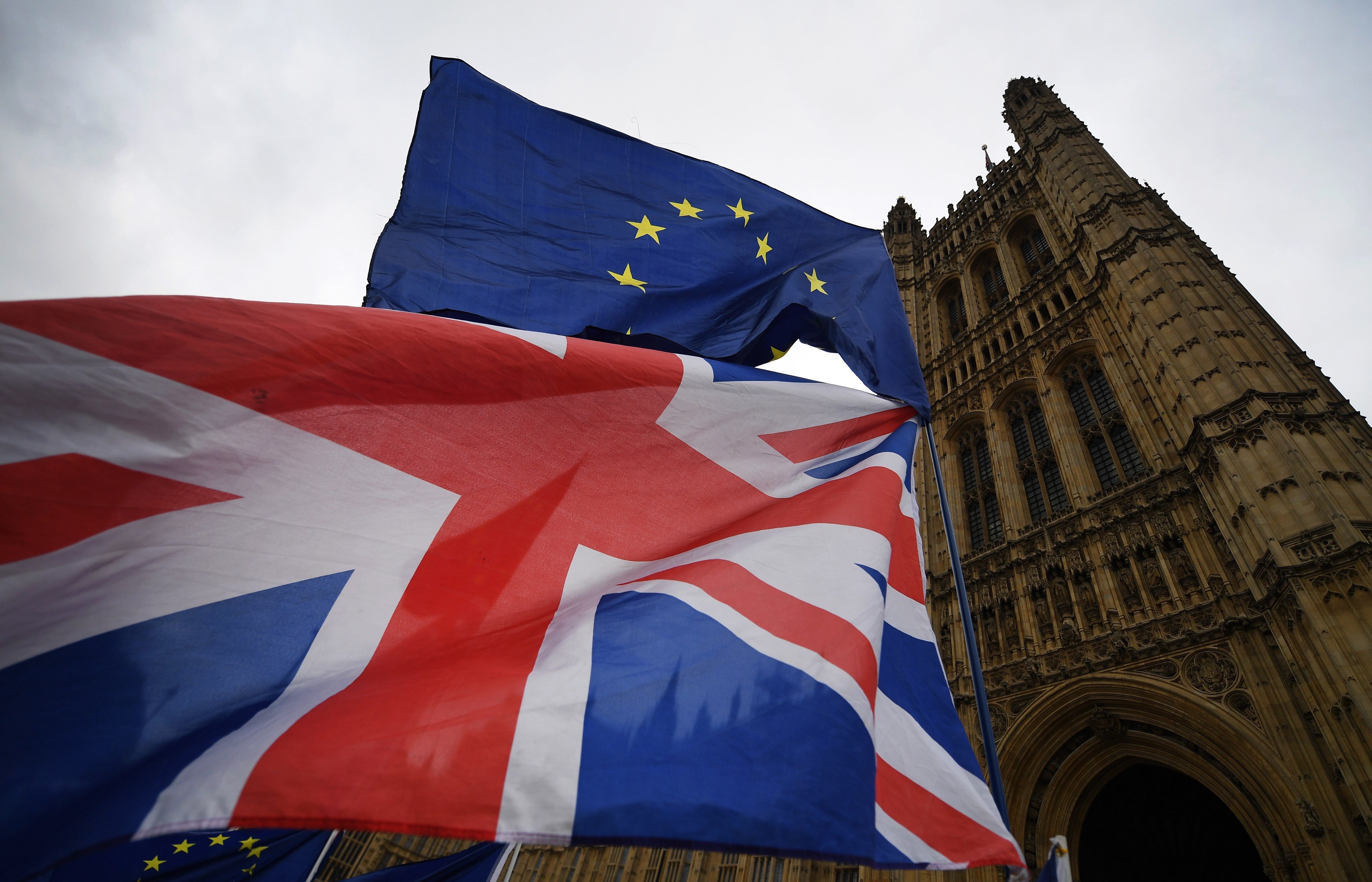 Reino Unido lanza un nuevo sistema de inmigración en medio de la crisis del 'Brexit' Reino Unido lanza un nuevo sistema de inmigración en medio de la crisis del 'Brexit'