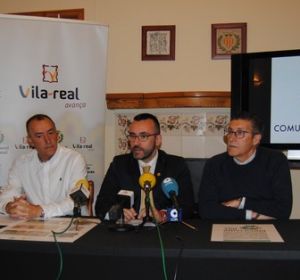 L´alcalde José Benlloch i el regidor d´Agricultura Josep Pasqual Sancho junt amb el mantenidor de la proclamació i president del Sindicat de Regs Pasqual Broch. L´alcalde José Benlloch i el regidor d´Agricultura Josep Pasqual Sancho junt amb el mantenidor de la proclamació i president del Sindicat de Regs Pasqual Broch.