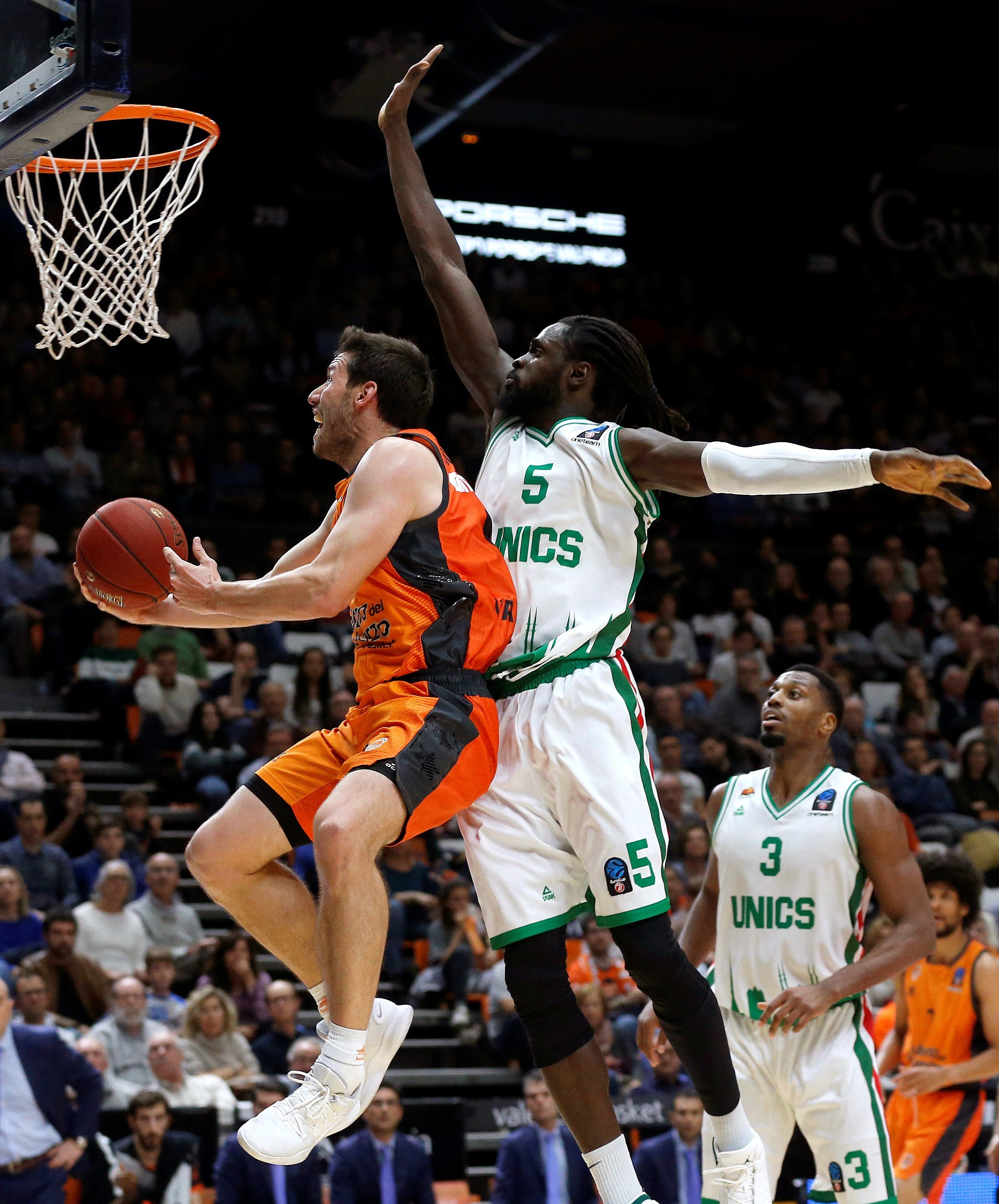 El Valencia gana al Unics Kazan y jugará la final de la Eurocup El Valencia gana al Unics Kazan y jugará la final de la Eurocup