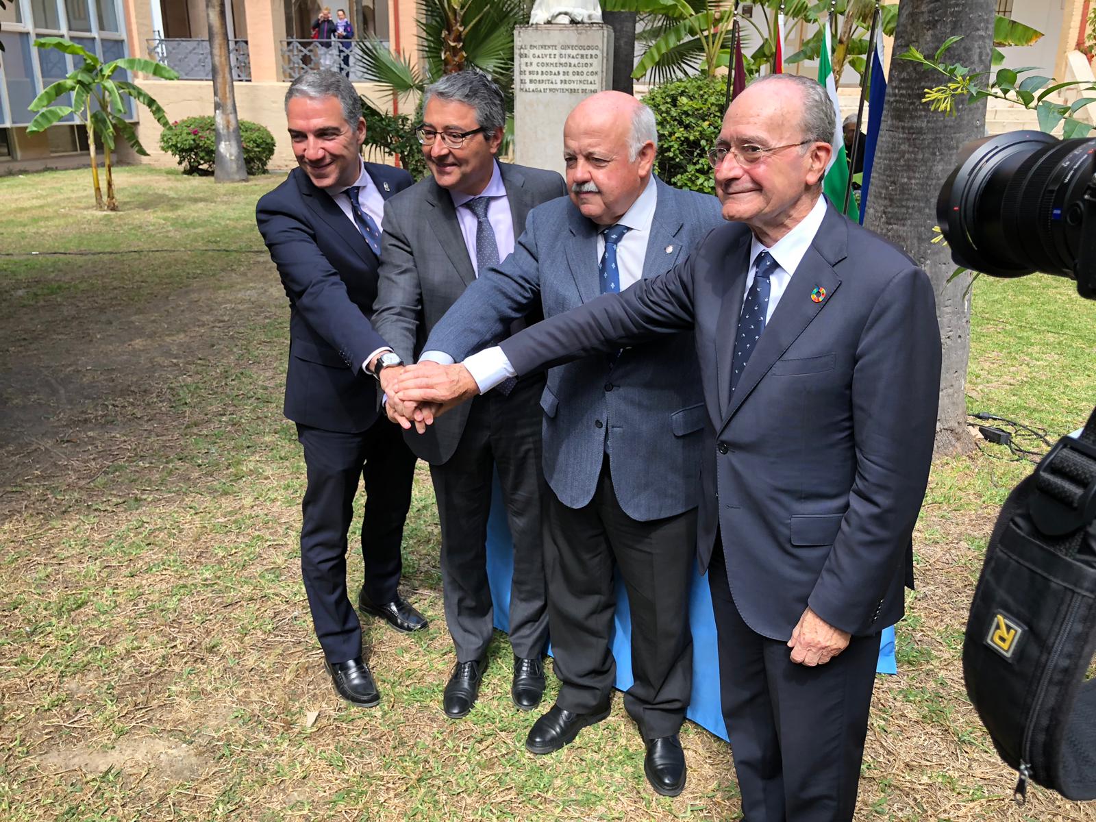 Jesús Aguirre: "Esperamos que, cuanto antes, este aparcamiento lleno de coches se convierta en una gran infraestructura sanitaria para los malagueños" Jesús Aguirre: "Esperamos que, cuanto antes, este aparcamiento lleno de coches se convierta en una gran infraestructura sanitaria para los malagueños"