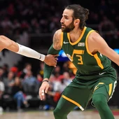 Ricky Rubio trata de defender una jugada ante Trae Young Ricky Rubio trata de defender una jugada ante Trae Young