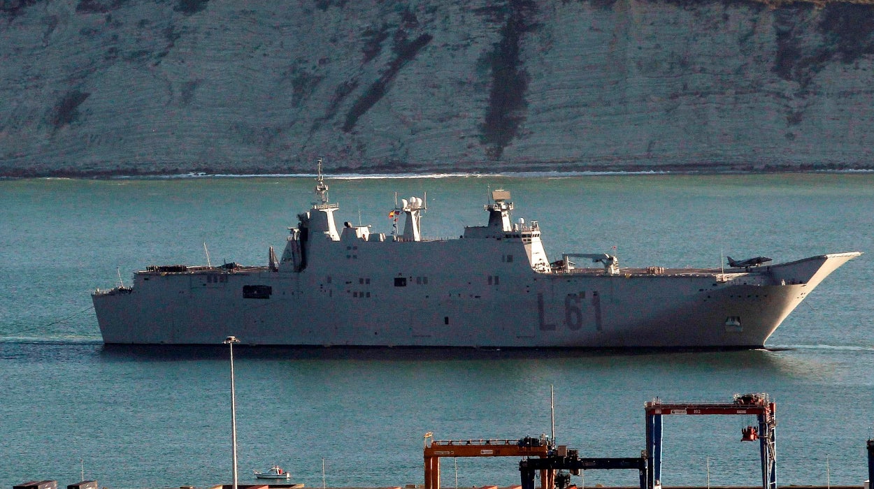 Protestan por la llegada del buque de la Armada Juan Carlos I al puerto de Getxo Protestan por la llegada del buque de la Armada Juan Carlos I al puerto de Getxo