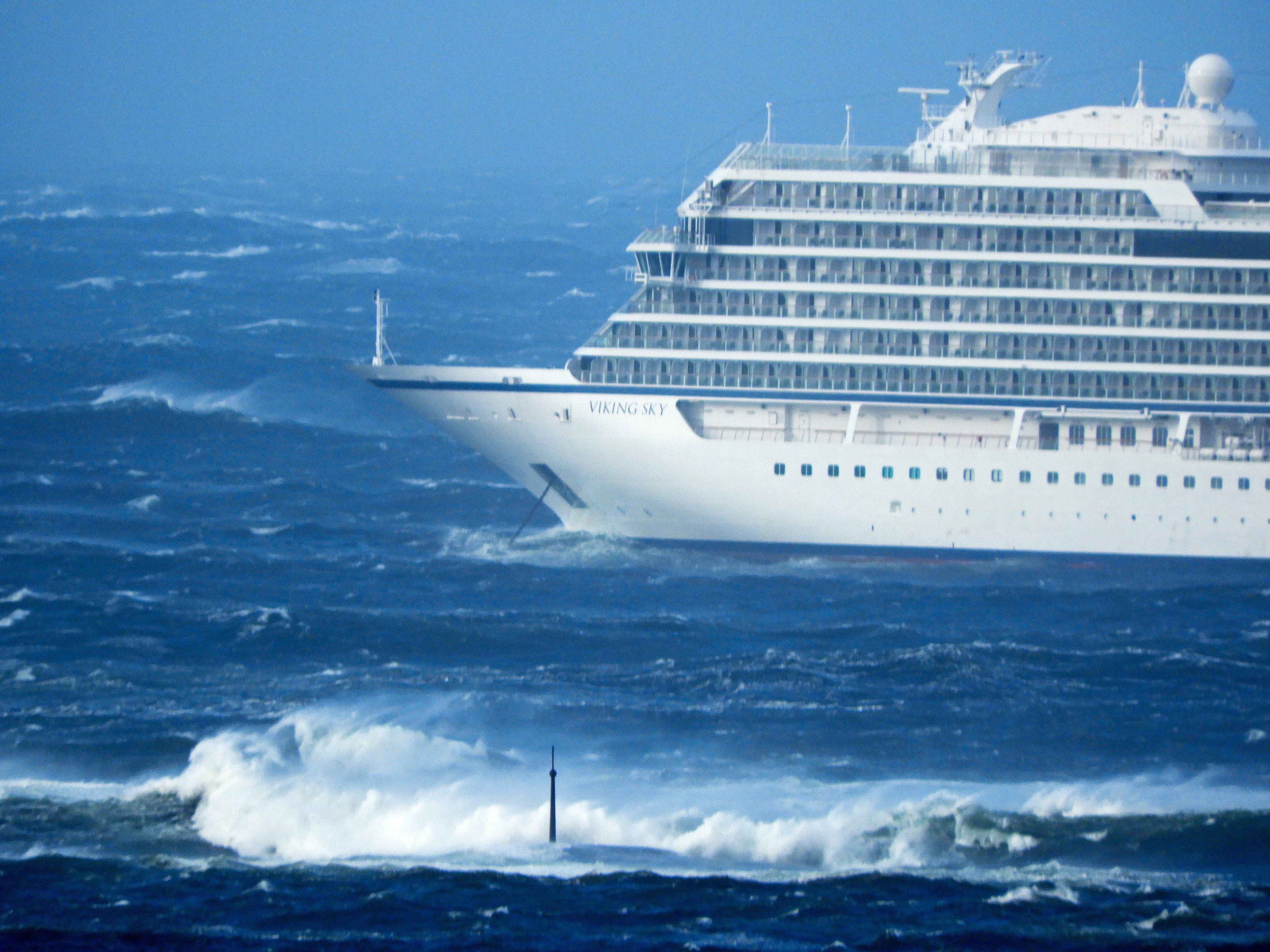 Evacuan a 1.300 pasajeros de un crucero en Noruega por un fallo en los motores Evacuan a 1.300 pasajeros de un crucero en Noruega por un fallo en los motores
